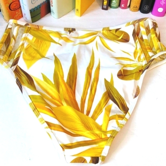 BCBGENERATION MARIGOLD FLORAL LOW WAISTED BIKINI BOTTOMS SIZE SMALL NWT - Picture 3 of 5